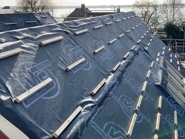 dak van een huis in constructie